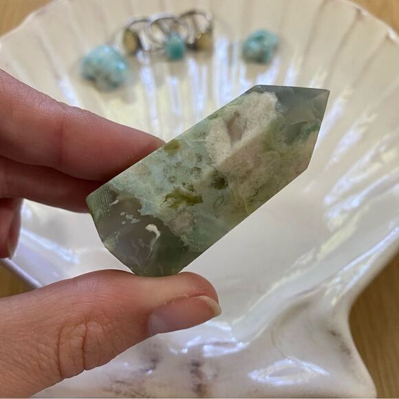 Green flower agate tower ✨ polished crystal tower, small - Picture 4 of 5